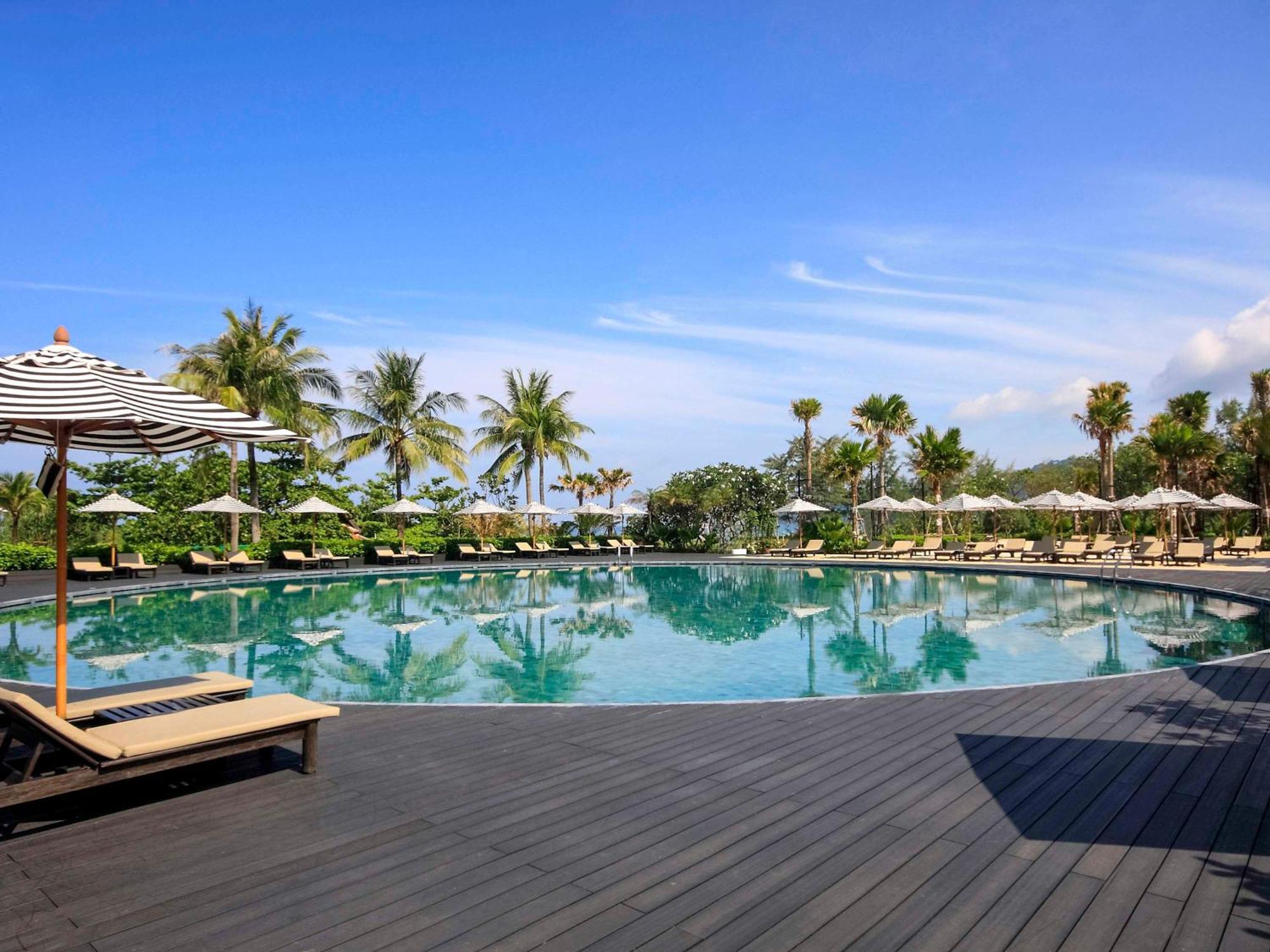 Pullman Phuket Karon Beach Resort Exterior photo