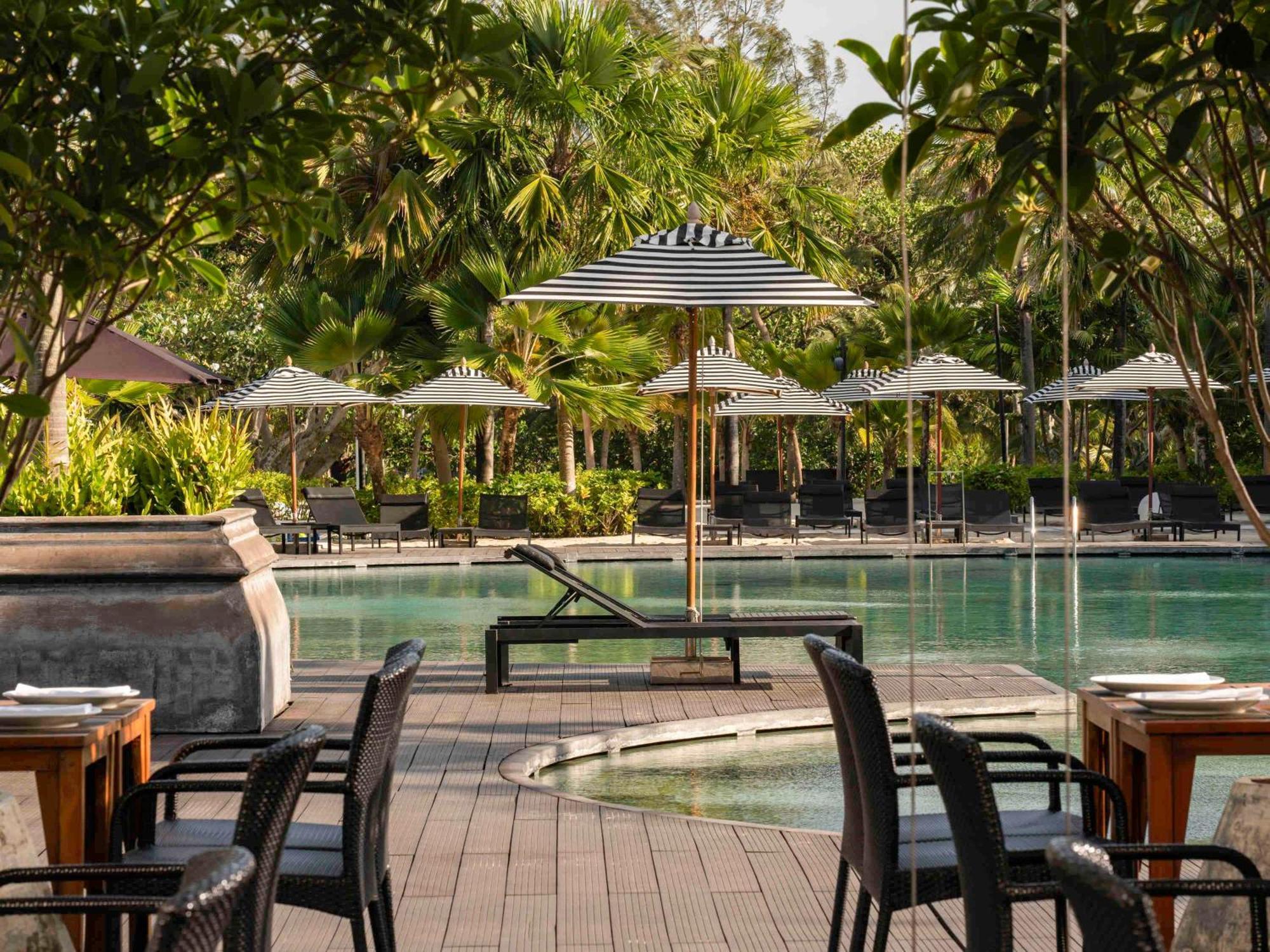 Pullman Phuket Karon Beach Resort Exterior photo