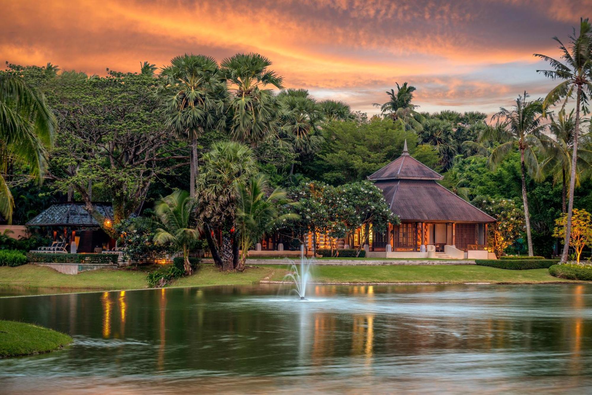 Pullman Phuket Karon Beach Resort Exterior photo