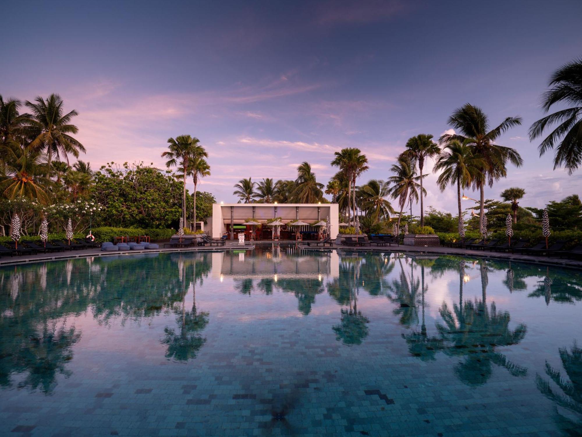 Pullman Phuket Karon Beach Resort Exterior photo